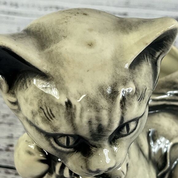 Vintage McCoy Black & Grey Cat With Ball Of Yarn Figurine Vase Planter #3026 - Picture 5 of 13